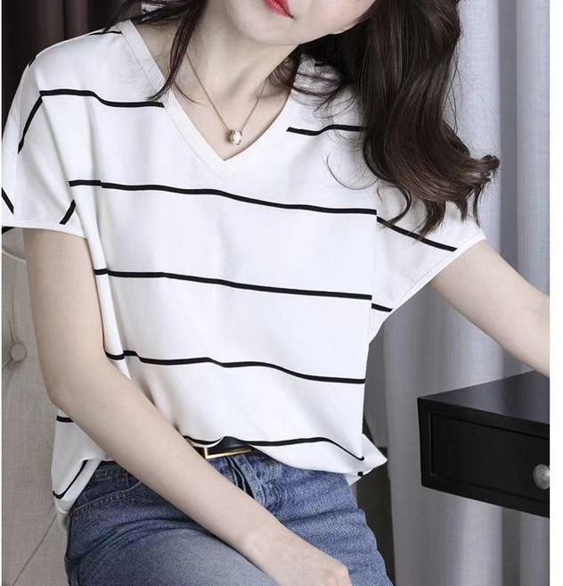 Qurora V領條紋短袖T恤 女