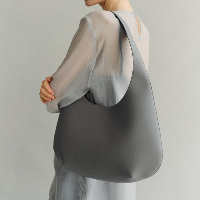 7위 - [백화점상품] 로서울 Arc Lite hobo bag Gray ARCLITEHOBOBAGGRAY