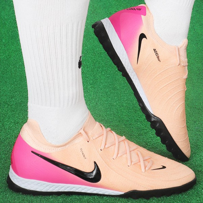 나이키 축구화 풋살화 팬텀 GX 2 프로 TF 인조잔디 및 맨땅용 핑크