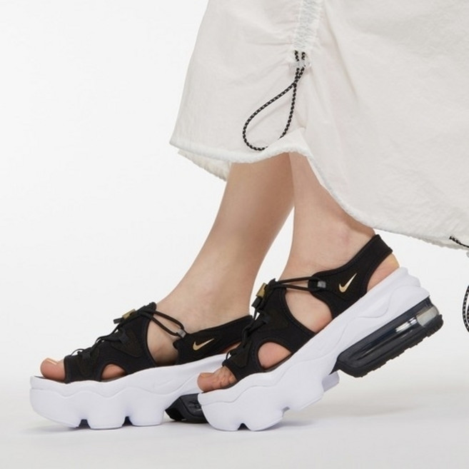 [국내매장판]나이키 여성 우먼스 에어맥스 코코 에어샌들 통굽 키높이 여름샌들 스니커즈