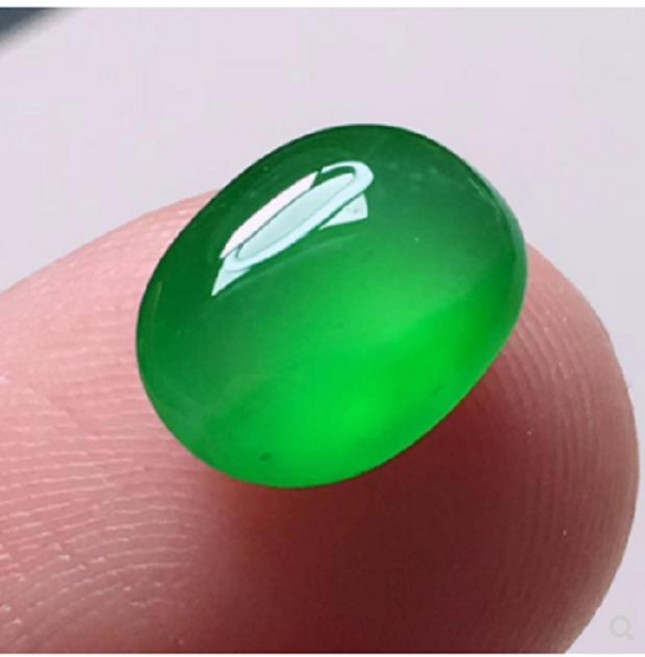 綠色寶石, 天然a貨冰種翡翠滿綠戒面