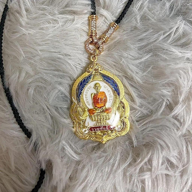 佛牌 泰國佛牌 龍婆瑞佛牌 招米佛牌 男女可戴佛牌 持繩禮盒佛牌, 白底, 1個