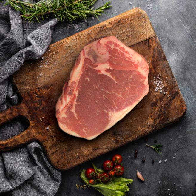 본 인 뉴욕 스트립 5cm 채끝 등심 소고기 스테이크 블랙앵거스 탑초이스 홈파티, 본 인 뉴욕스트립 (뼈포함), 900g