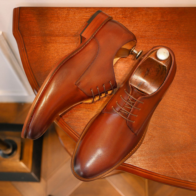 세련된 디자인과 편안한 착용감을 겸비한 진품 소가죽 정장 구두