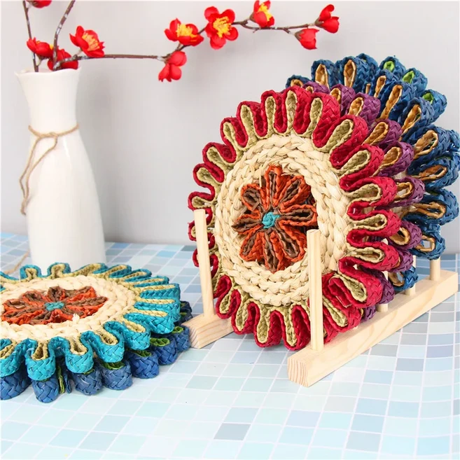 수공예 꽃 모양 밀짚 컵받침 내열성 수제 원형 패드 냄비 그릇 접시 테이블 매트용, 02 무작위로 4개 조각이 나무 프레임과 함께 됩니다.