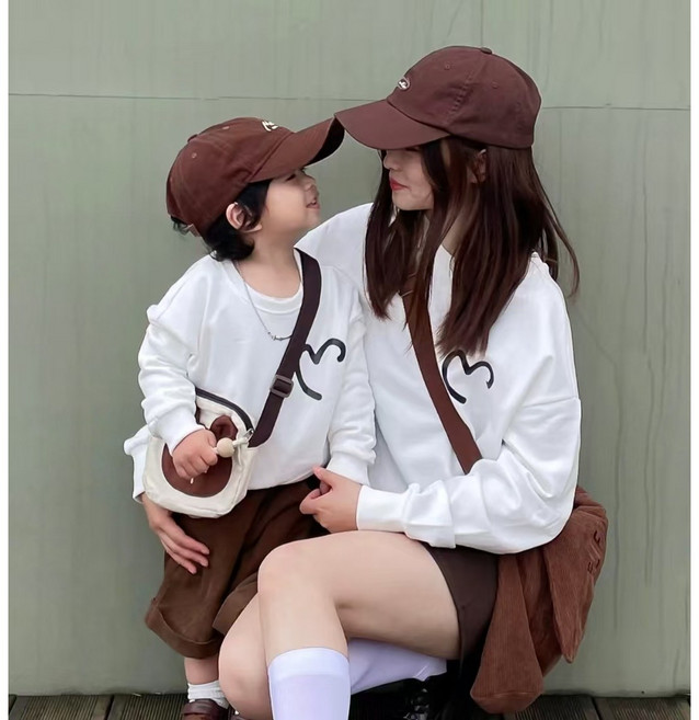 디한스 온가족 커플티 귀여운하트 패밀리 맨투맨티