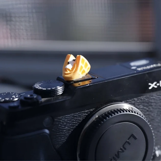 귀여운 비스킷 디자인의 라이카 Q2 후지 X100V X-T5 소니 ZV-1 캐논 EOS R5 카메라용 범용 핫슈 커버 액세, 04 D