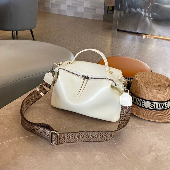 真皮水餃包 簡約側背包手提斜背包, 白色