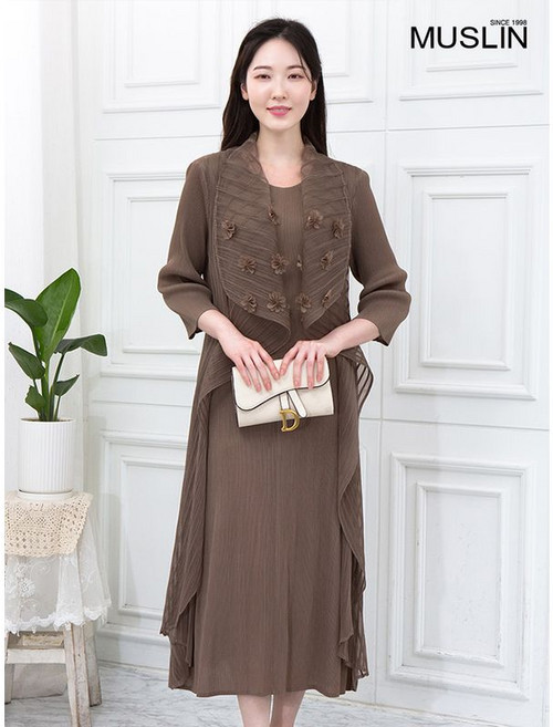 모슬린 엄마옷 코사지 플리츠 원피스 MQG126403 마담 미시 중년여성 빅사이즈 할머니옷 50대 60대 70대