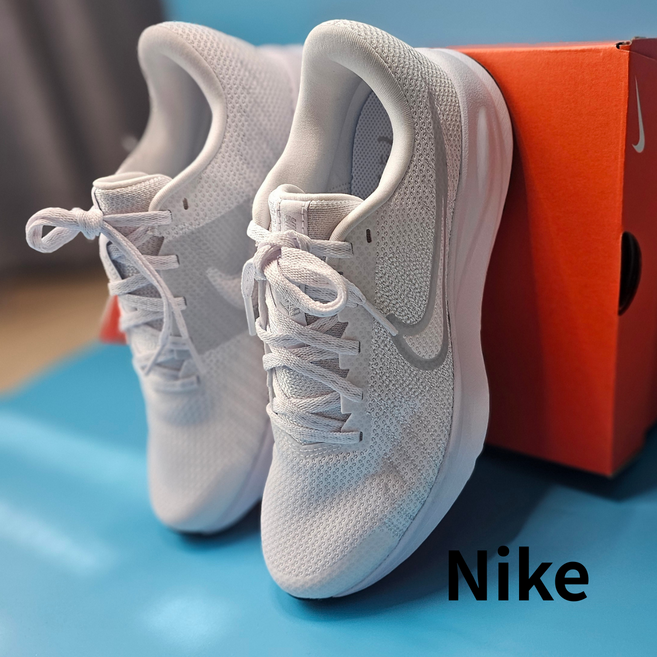 [정품]나이키 여성 운동화 W 런 디파이 화이트 런닝화 조깅화 경량 쿠션 발편한 러닝화