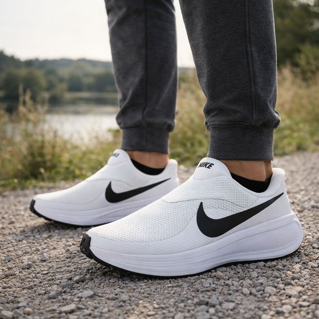 남성 나이키 런닝화 레볼루션 8 이지온 화이트 블랙 경량화 러닝화 발이 편한 운동화
