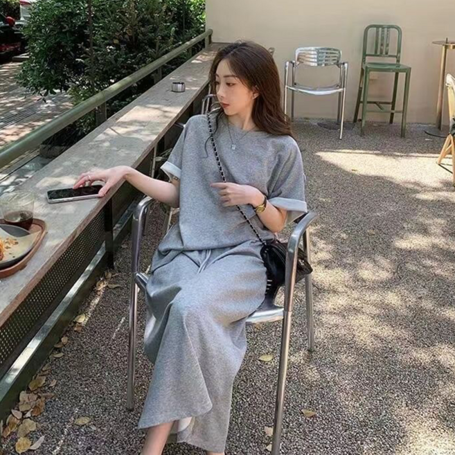 100KG까지 빅사이즈 여성용 여름 캐주얼 단색 반팔 티셔츠 + 날씬해 보이는 미디 길이 트레이닝복 세트