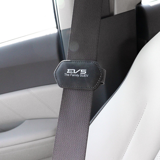 [비브랜드](와이앤유)자동차 실내 안전벨트 조임방지 로고 포인트 가죽 자석 고정클립 스토퍼 EV5 호환