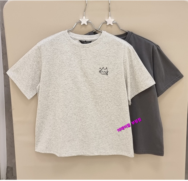 더데이걸 부평점 시원한 쿨 소재에 깜찍한 냥이 프린트 감각적인 그래픽 포인트로 멋스러움을 살린 여아 박시핏 반팔 티셔츠