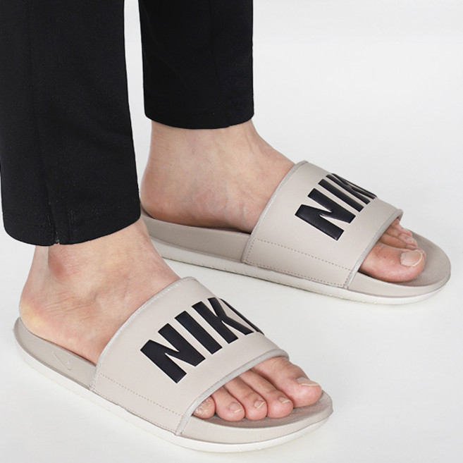 나이키 리바이브폼 쿠션 슬리퍼 오프코트 슬라이드
