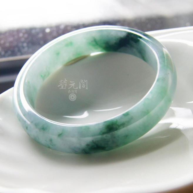 瑩元閣 天然翡翠玉A貨 冰糯陽綠飄花平安鐲