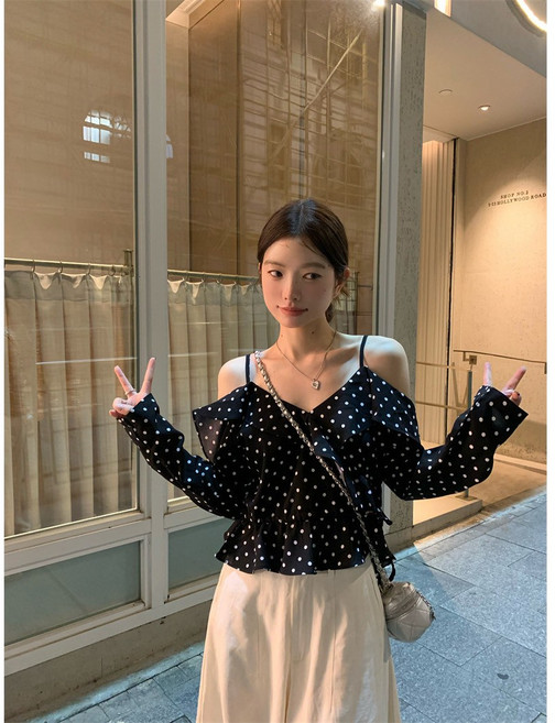 <유니크유니스> 어깨 트임 도트 블라우스