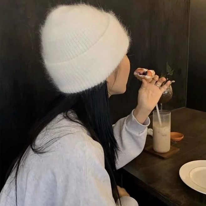 부클 앙고라 터치 니트햇 루즈핏 비니햇 여성 겨울 니트 모자 포근한 촉감의 데일리 방한모 털모자 니트비니 꾸안꾸룩 필수템 포인트 비니 모자 보온성 좋은 앙고라 겨울 패션 코디용