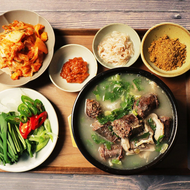 [프레시멘토] 맛순 진한 순대국 수제 순대 넣은 사골육수, 반반 순대국 700g, 1개, 700g