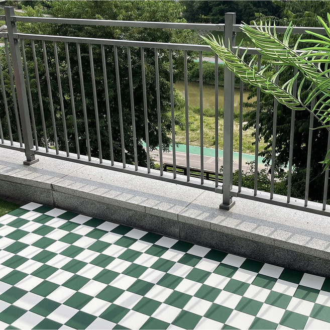올웨이즈홈 조립식타일 마루 베란다 데크타일 바닥재 플라스틱 테라스 DIY 깔판 발판, 20개, 그린&화이트