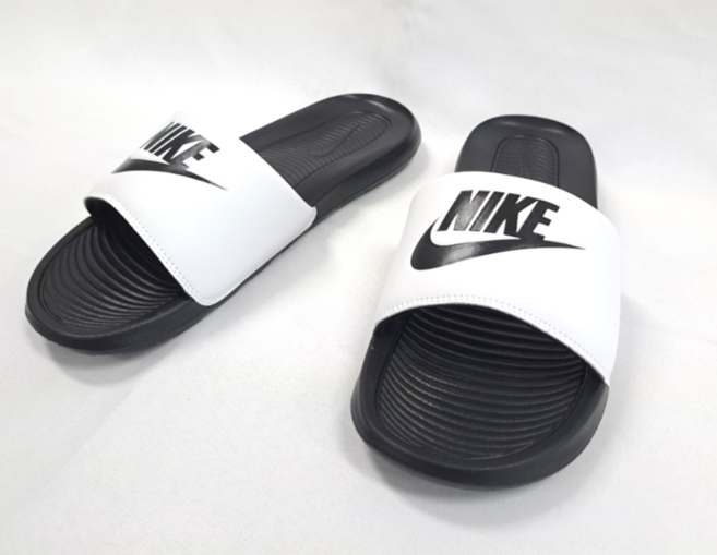 나이키 국민슬리퍼 빅토리 원 슬라이드 흰검(CN9675-005)