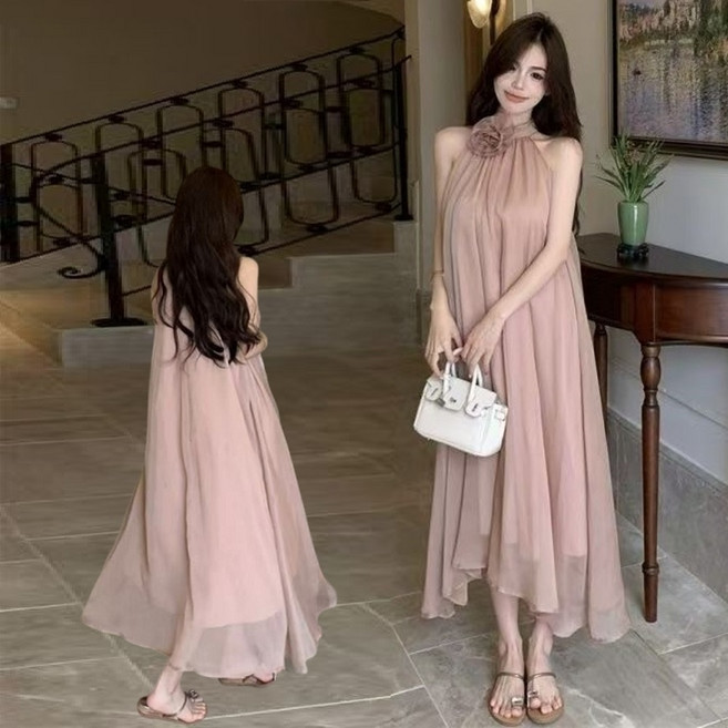 【梨卡】隔日到貨 女裝 洋裝 長裙 連身長裙 花朵掛脖 無袖連身裙 寬鬆洋裝 露肩長裙 法式洋裝HZ019, 如圖色