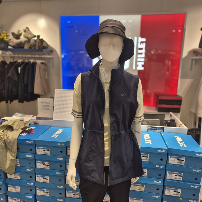 프랑스 아웃도어브랜드 밀레(MILLET) LD 클랩온방풍베스트 MXTUV511 정상가 149000원 (신축성이좋고 에리와 허리스트링 적용으로 다양한연출이 가능한베스트) #특가세일