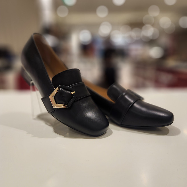 [금강제화] 랜드로바 르느와르 여성 소프트 쿠션 버클 장식 로퍼 RENPUC2101K1