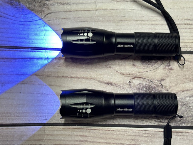 火雞Tth 紫光UV395nm手電筒 - 檢驗螢光防偽/365nm UV膠固化/365 395雙光源, 1個, 18650 綠版鋰電池