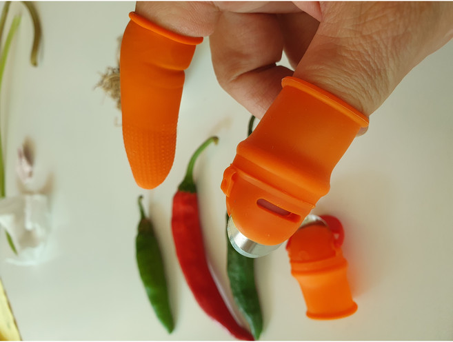 판다몰 손쉬운 마늘까기/고추 채소수확/ 껍질 박피시 /각종 채소.야채.나물 손질시 다용도 사용 가능/손가락 보호캡/도라지까기 땅콩껍질 벗기기/ 칼날 주의, 여성용+남성용, 2개