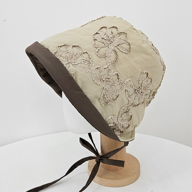 패딩 플라워 자수 여성 겨울 끈 보넷 벙거지 귀달이 모자