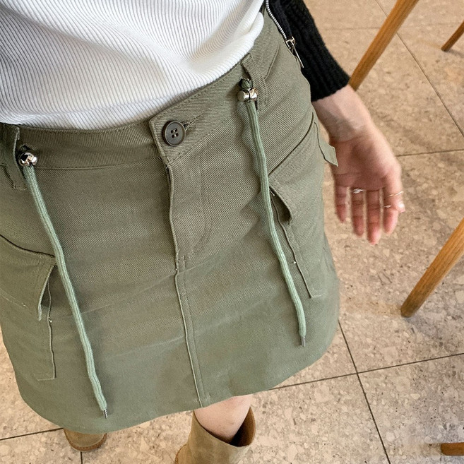 떳다그녀 솔튼 카고 포켓 미니 스커트