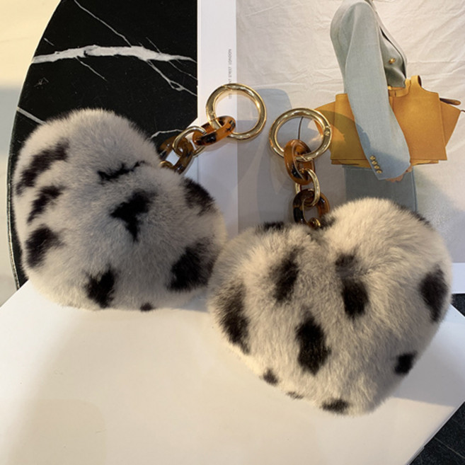 호피 패턴 퍼 하트 키링 열쇠고리 키치