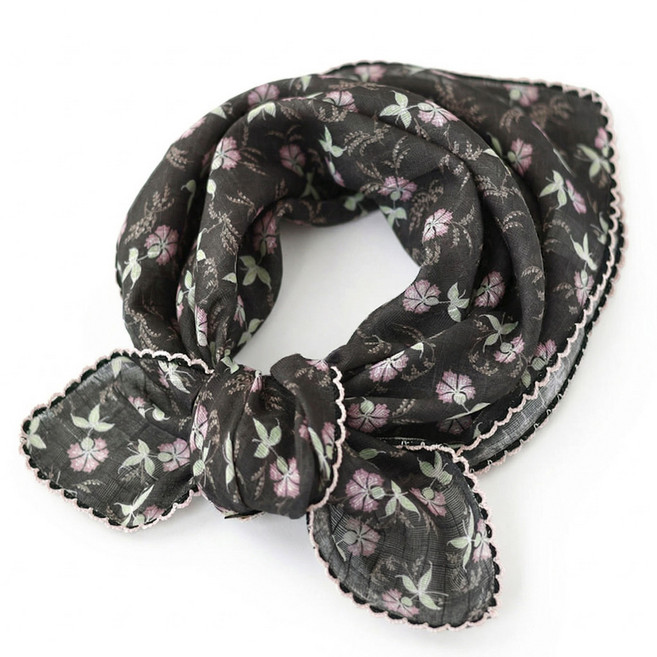 메리앤유 쁘띠 플라워 스티치 포인트 정사각 미니 스카프 간절기 코디