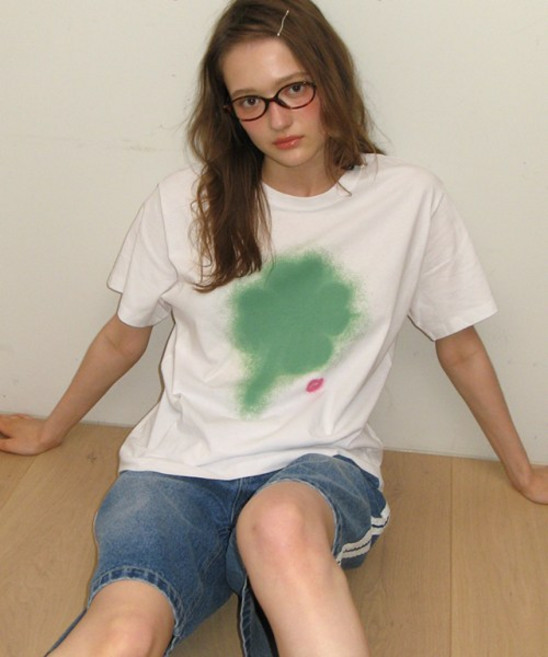 RONRON AIRBRUSH CLOVER T 셔츠 화이트