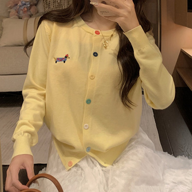 루나빈스 간절기 라운드 버튼 니트