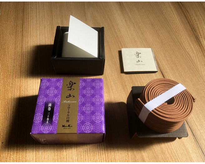 《萃香小舖》日本香堂-3小時.沈香.老山白檀.玉蘭 樂山香環.薰香.仁者樂山系列, 1個, 樂山環香-百花白檀