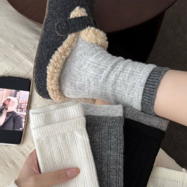 Banjiwu 여성용 캐시미어 혼방 양말 울 혼방 소재에 배색 믹스 디자인으로 따뜻하고 통기성 좋은 착용감 깔끔하고 어디에나 잘 어울리는 데일리 양말 4족 세트