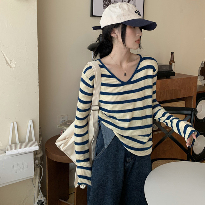 V領條紋針織衫 女裝新款 氣質韓國版打底衫 設計感長袖上衣 洋氣內搭秋季