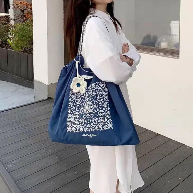 日系刺繡包 側背包女 肩背包 小包包 斜背包女 手提包 單肩包 斜挎包 手提包女 托特包 上班包 媽媽包 水桶包 手拿包, 藏青花藤-中, 藏青花藤