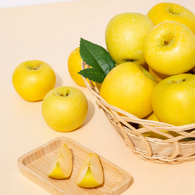 [미식한가] 햇사과! 새콤달콤 황금사과 시나노골드(가정용) 2kg, 시나노골드 사과 (가정용) 2kg 10-13과, 1개