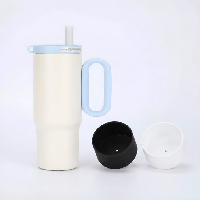 LFORE 대용량 스텐 텀블러 실리콘 부츠+키링 이중진공 텀블러, 1개, 650ml, 화이트