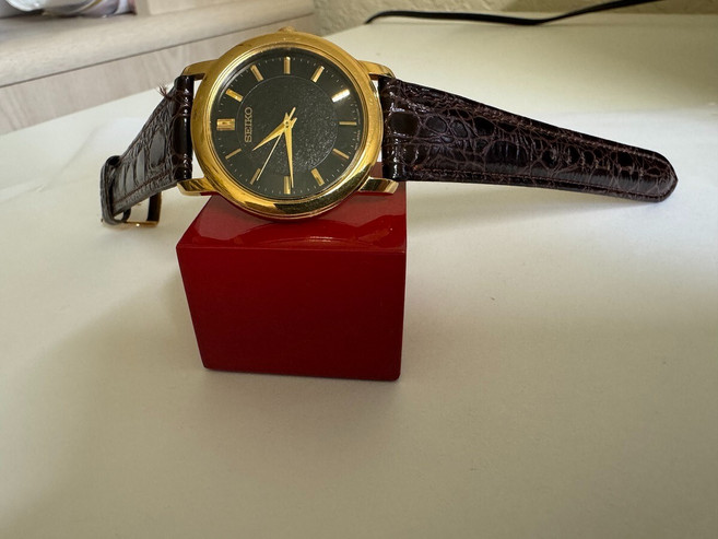 [Seiko] NOS 빈티지 세이코 V701-1T30 블랙색 다이얼 33mm