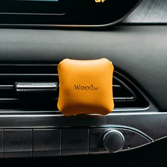 우드어 차량용 방향제 명품 고급 자동차 디퓨저 심플 레더 우드어향, 베이지, 제주숲, 1개