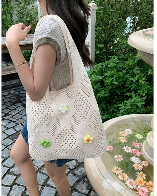 앨오앤지 니트 꽃송이 포인트 에코백