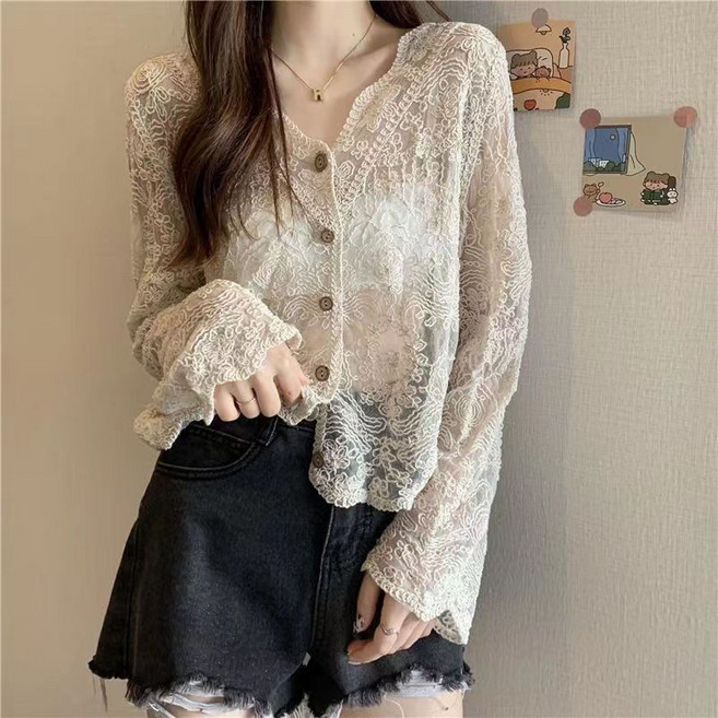 PETITBATH 여성 레이스 크롭 가디건 블라우스 물결넥 단추 디테일 250904 WH 5683 ks