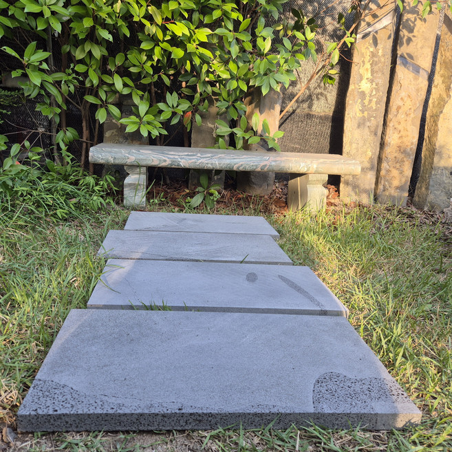 [레드조경] 디딤석 디딤돌 현무암 화산석 꾸미기 정원석 전원주택정원꾸미기 카페인테리어 판석 마당조경 현무암부정형 굴림디딤석 화강석맷돌 현무암 맷돌 원형디딤석 테라스꾸미기, 10kg, 10개, 구멍 많이없는 제품