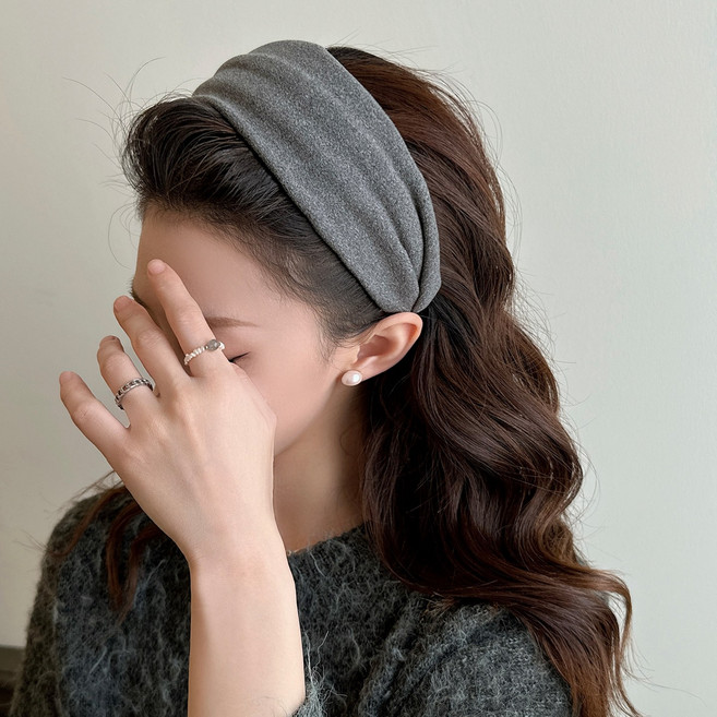 여성용 패션 헤어밴드 머리띠 데일리 스타일 넓은 와이드 심플 머리띠 귀여운 헤어밴드 헤어패션 포인트 니트 벨벳 컬러 헤어악세사리 머리띠 추천 브라운 아이보리 다양한 스타일링 가능