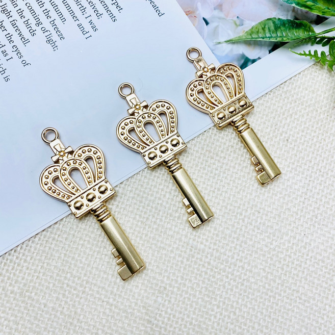 헤세드 빅사이즈 참장식 가방악세사리 - 왕관열쇠, 골드, 1개