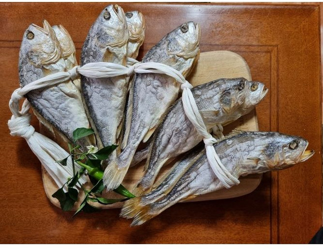 영광 전통 보리굴비 10마리 선물용 이바지용. 효도용 생활의달인 출연 96세할머니의 명품보리굴비, 부세보리굴비특10미, 1개